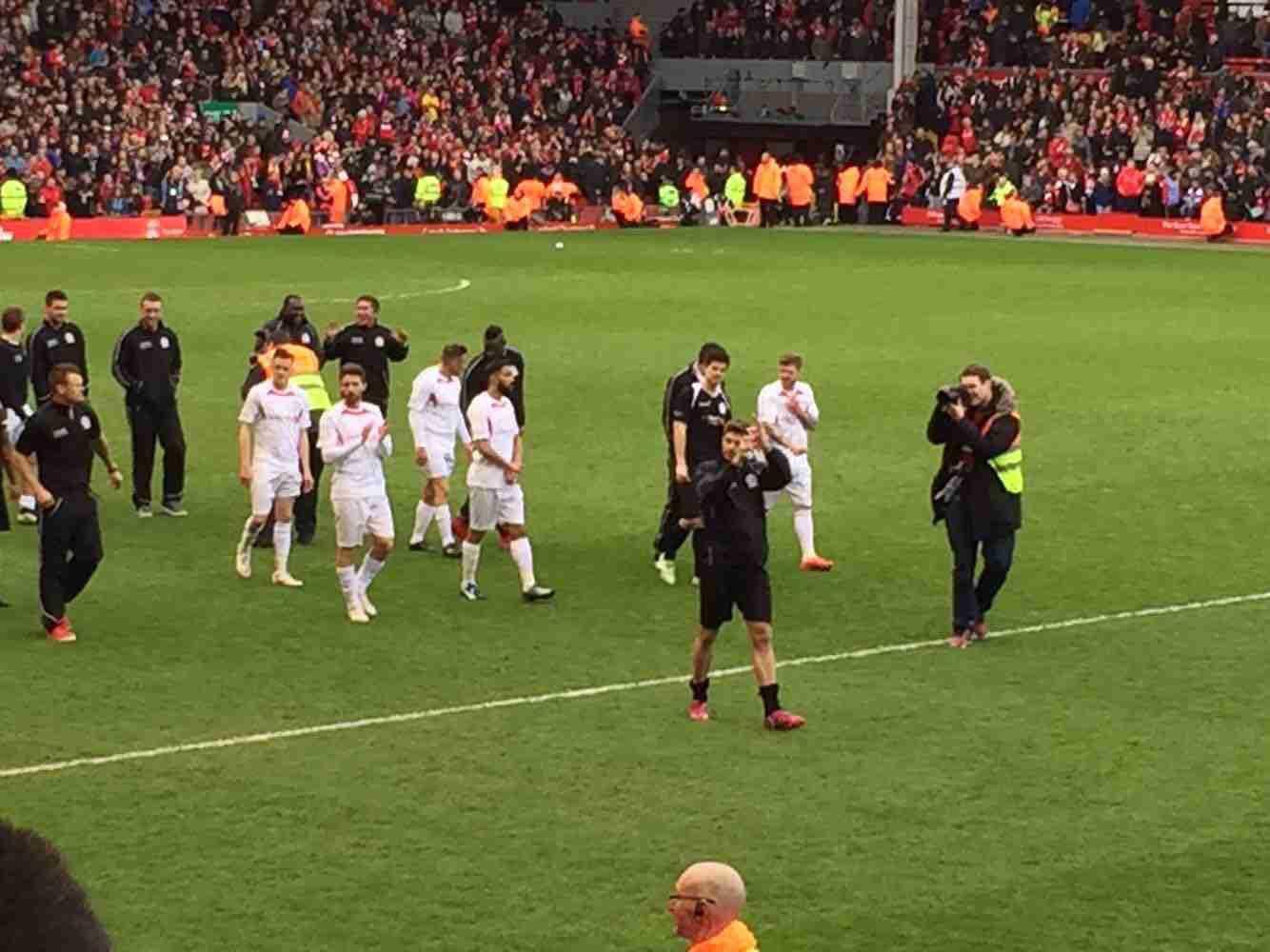 西甲报告：毕尔巴鄂竞技部分球迷多次辱骂维尼修斯和阿森西奥（西甲通报：毕尔巴鄂竞技部分球迷屡次辱骂维尼修斯与阿森西奥）