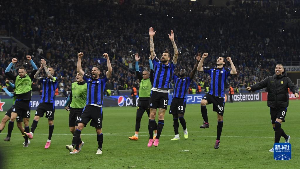 猛龙攻守兼具再显冠军影子（猛龙攻防兼优再露冠军本色）