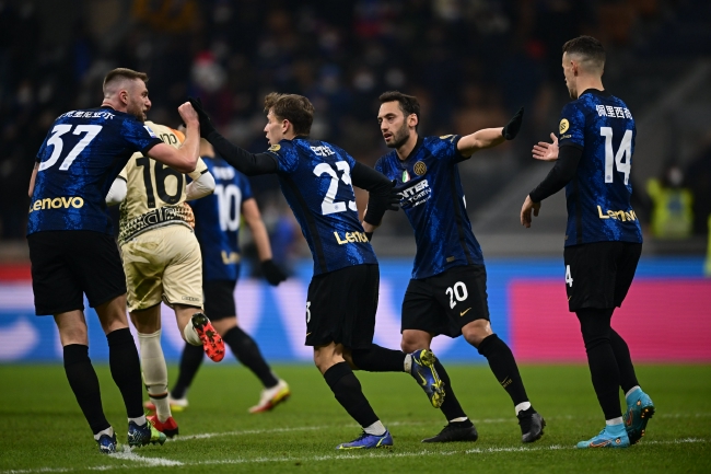 回购价2300万欧，记者：国米预计会在明夏买回小斯坦科维奇（记者：国米预计明夏以2300万欧回购小斯坦科维奇）