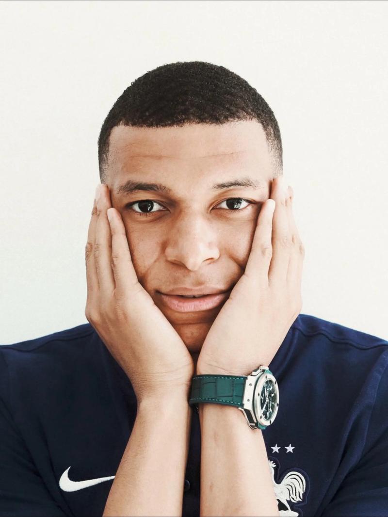 中英青训交流会嘉宾：绝杀韩国转型后卫；枪手铁闸曾获世界杯（中英青训交流会嘉宾：绝杀韩国后转型后卫，阿森纳铁闸曾夺世界杯）