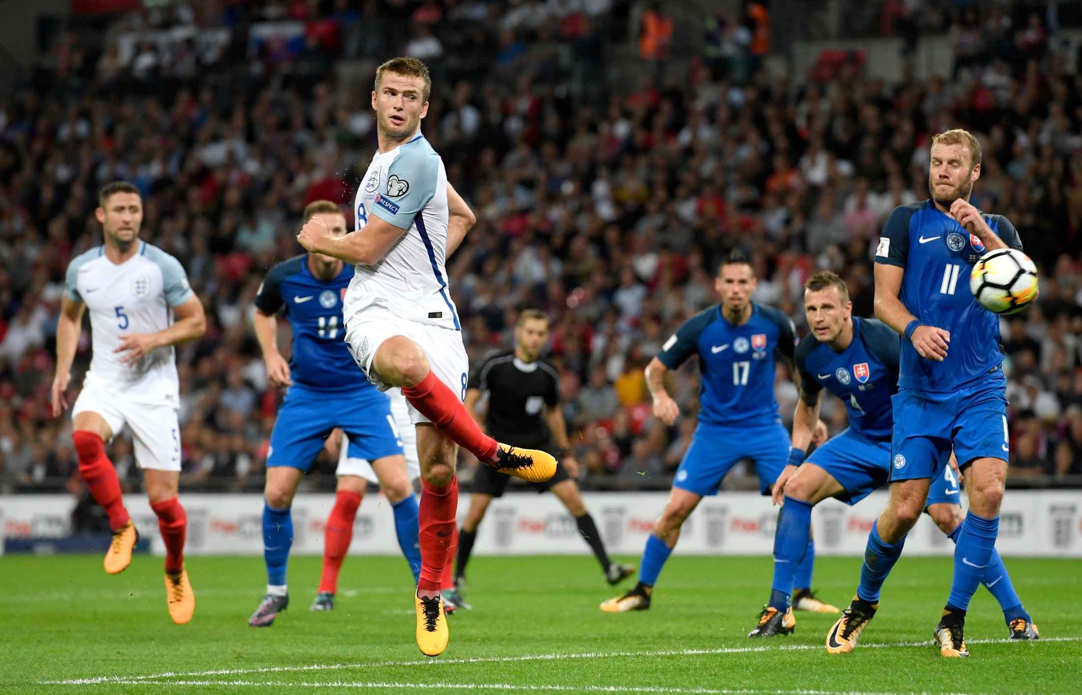 韩K2附加赛半场：巴萨尼破门，黄在闰送礼，富川2-0水原（韩K2附加赛半场战报：巴萨尼建功，黄在闰失误，富川2-0领先水原）