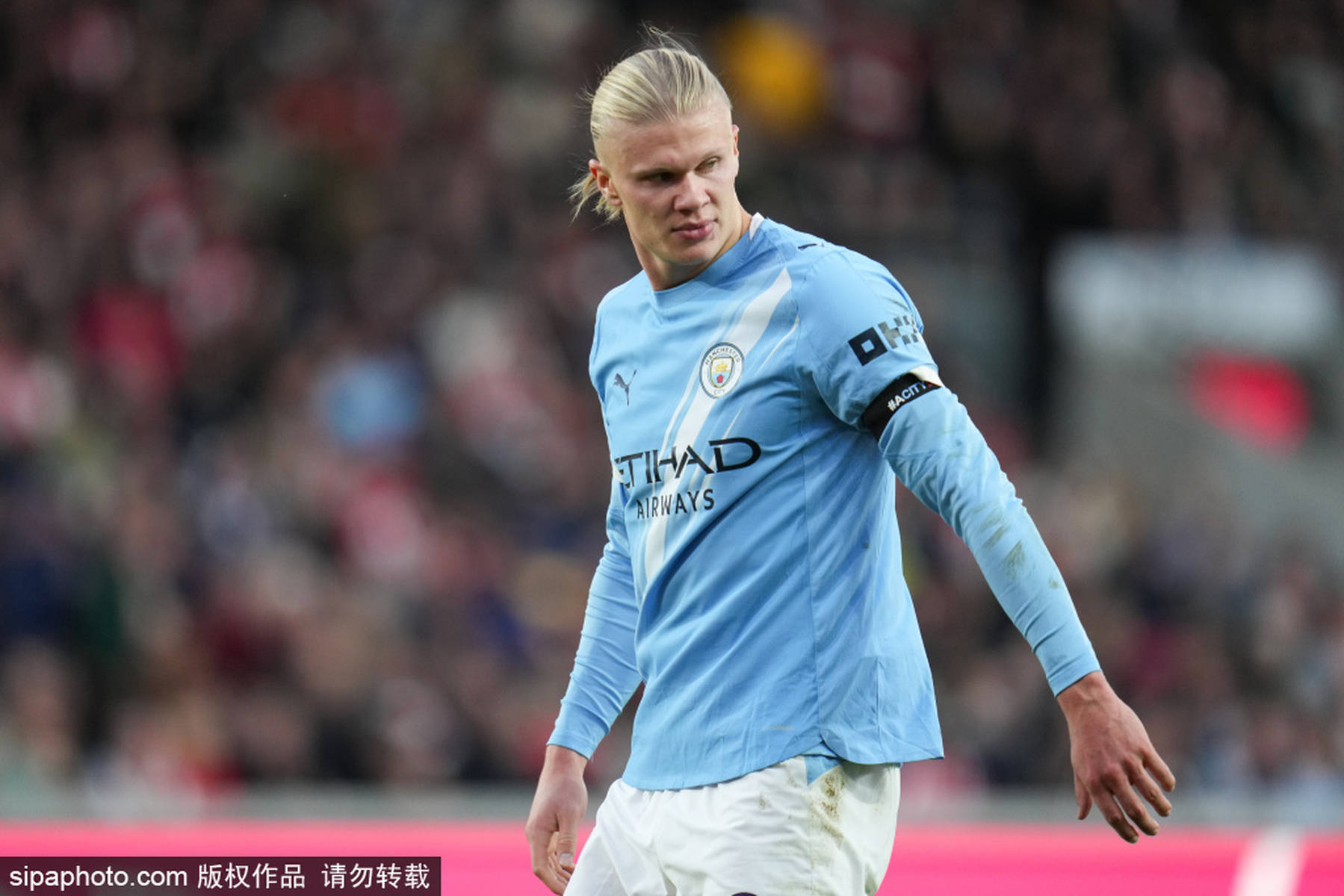 巴萨三球逆转阿拉维斯！亚马尔传射、奥尔莫梅开二度...（巴萨连进三球翻盘阿拉维斯：亚马尔传射发威，奥尔莫梅开二度）