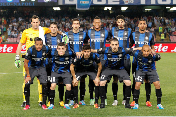 吕迪格的防守是站在那里干瞪嘛，比斯洛特先下课的估计是阿隆索