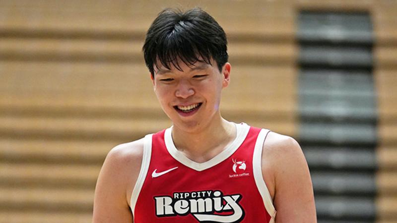 2-1逆转！超级后卫踢疯了，梅开二度导演逆袭，巴萨狂揽4连胜（巴萨2-1翻盘！铁卫双响主导逆袭，豪取四连胜）