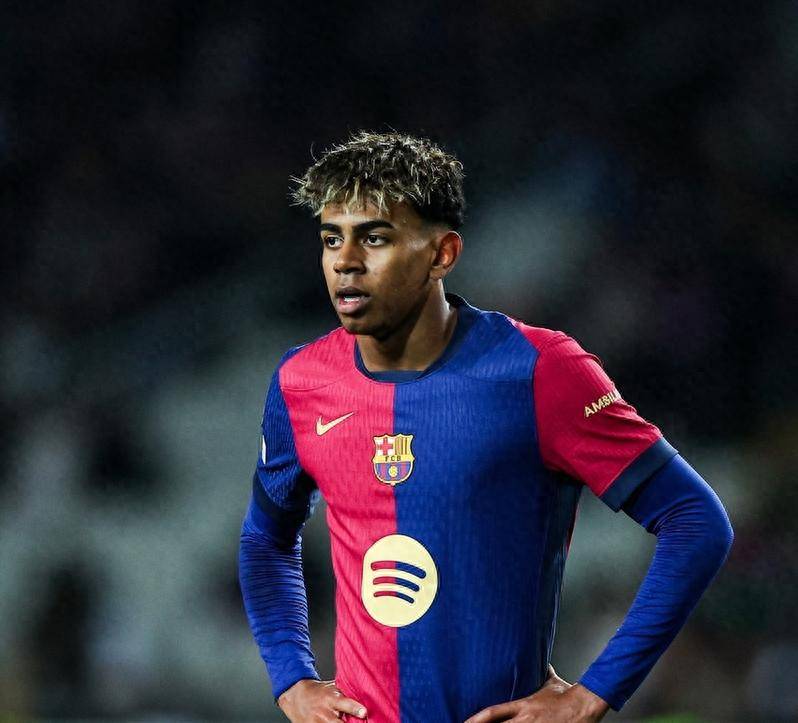 国乒击败法国队，王曼昱战胜帕瓦德，孙颖莎和王楚钦混双取胜（中国乒乓球队力克法国，王曼昱挑落帕瓦德，孙颖莎／王楚钦混双告捷）