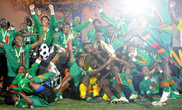 法兰克福总监：计划在冬窗期间与格策谈续约，他对我们很重要（法兰克福总监：冬窗将与格策商议续约，球队视他为关键人物）