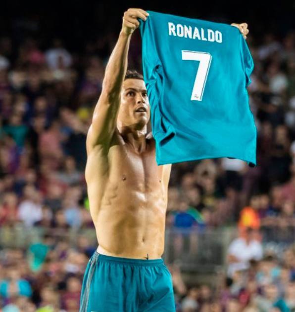 歌手：阿根廷跟巴西是宿敌没事！阿根廷可是有梅西！（歌手：阿根廷与巴西虽是宿敌，但有梅西坐镇不慌）