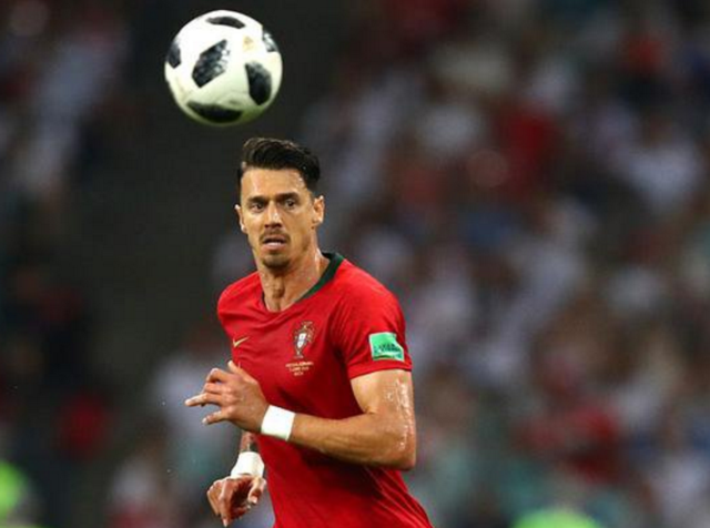 奇闻：巴西球星自掏腰包加盟中超！为赴华豪掷数十万人民币解约费（罕见！巴西球星自付数十万解约金，只为加盟中超）