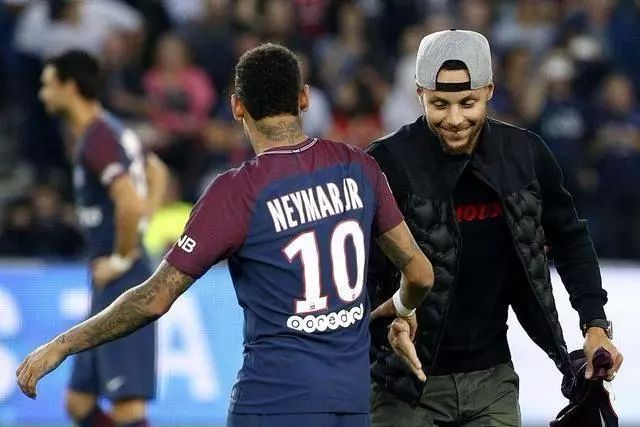 法国杯前瞻：欧塞尔遇保级压力战意成疑，摩纳哥求胜欲望更强（法国杯前瞻：保级重压下欧塞尔斗志成疑，摩纳哥取胜欲更旺）